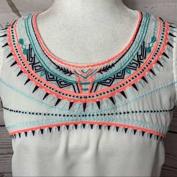 NWT Miami Boho Embroidered Sleeveless Blouse - Picture 3 of 8